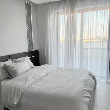 Δωμάτια σε οικογενειακή κατοικία Premier Mansions